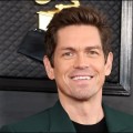 Steve Howey dans la saison 5 de The Lincoln Lawyer avec un r�le r�current